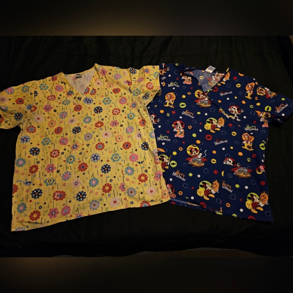 4 Ladies Medical Scrub Tops - Picture 3 of 3